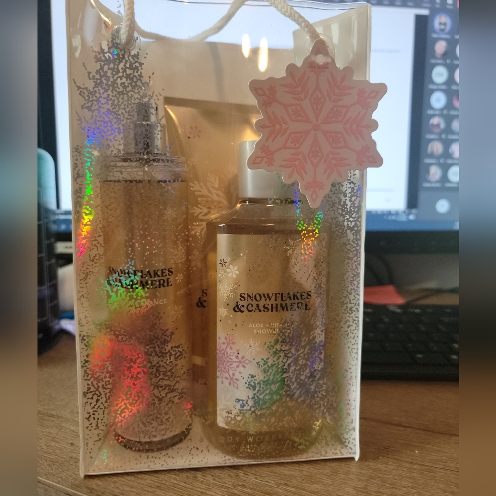 Bath and body works Snowflakes & Cashmere